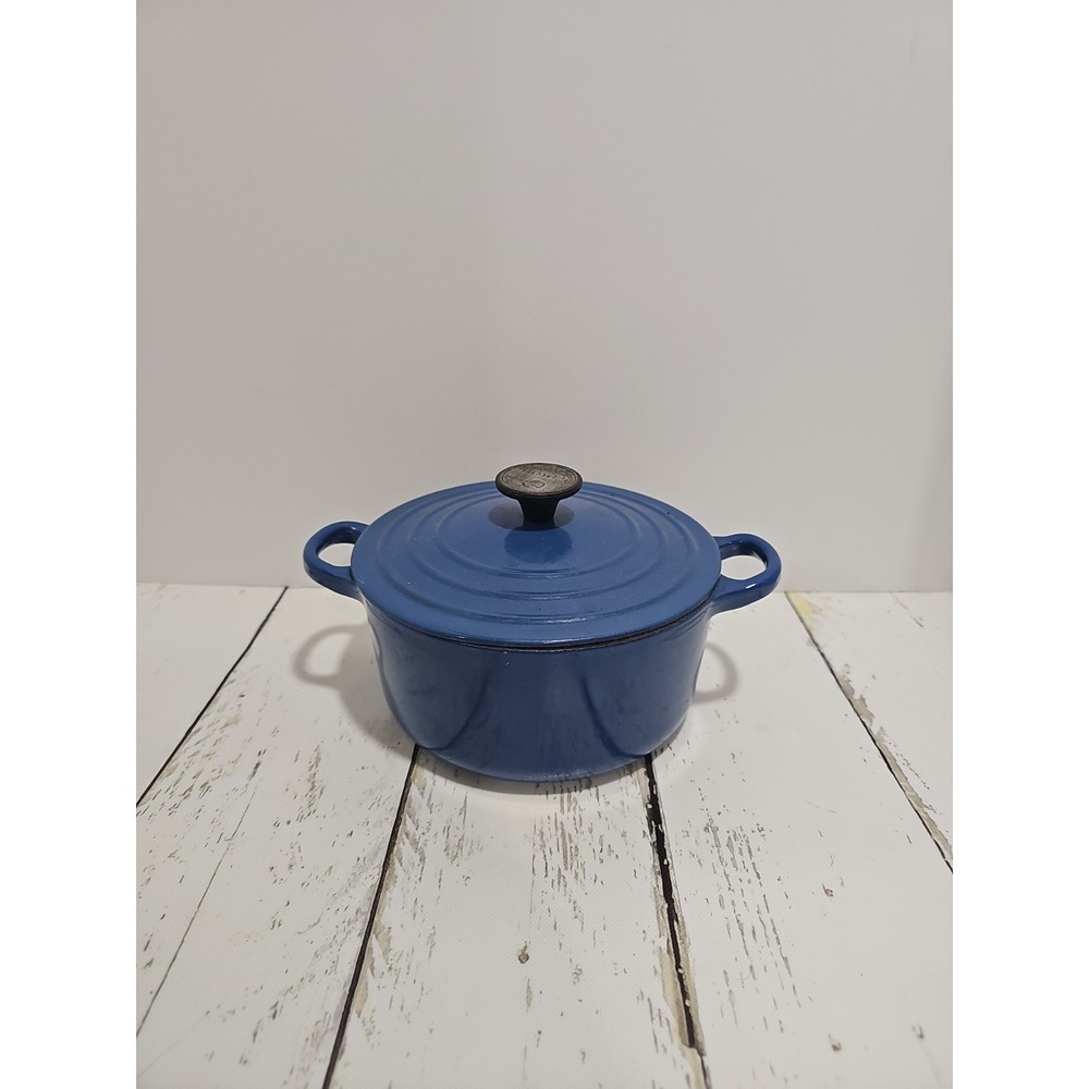 Le Creuset Dutch Oven 2 qt. 1.9 L #18 Cobalt Indigo Blue Round Cast Iron Enamel